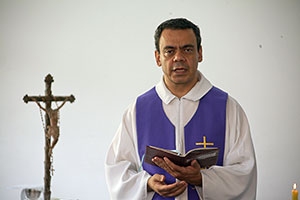 Padre-Elias-de-Souza-assessor-espiritual-da-ADCE-MInas