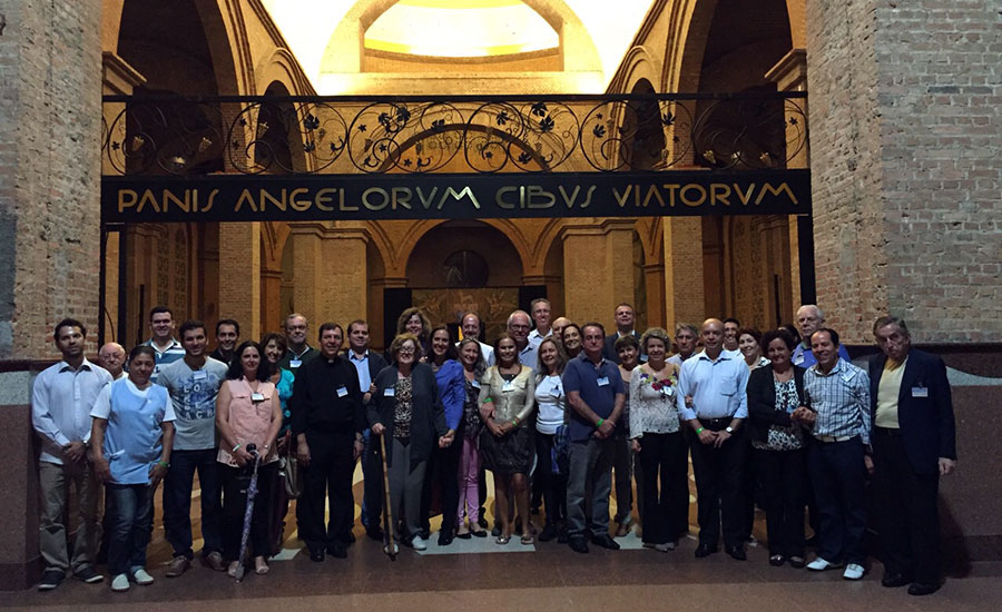 Participantes-do-Retiro-em-visita-a-Basilica-de-Nossa-Senhora-Aparecida