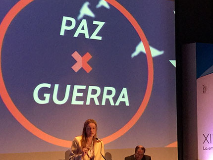 Maria-Flavia-Maximo-em-sua-palestra-sobre-o-dirigente-empresarial-na-construcao-da-paz